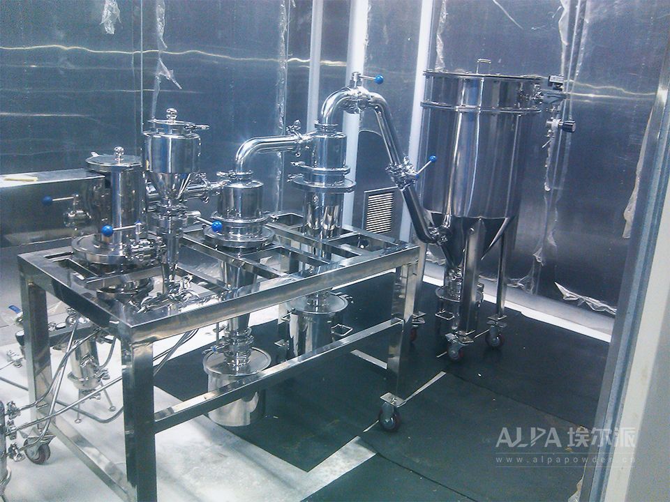 實驗室三合一<a href=http://www.carbaobao.com/chanpin/27.html target=_blank class=infotextkey>氣流粉碎機(jī)</a>