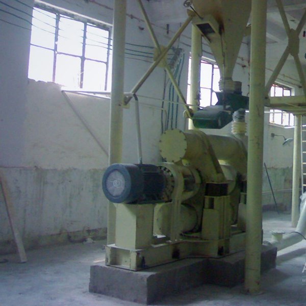貴州某礦物工廠(chǎng)重晶石粉碎生產(chǎn)線(xiàn)
